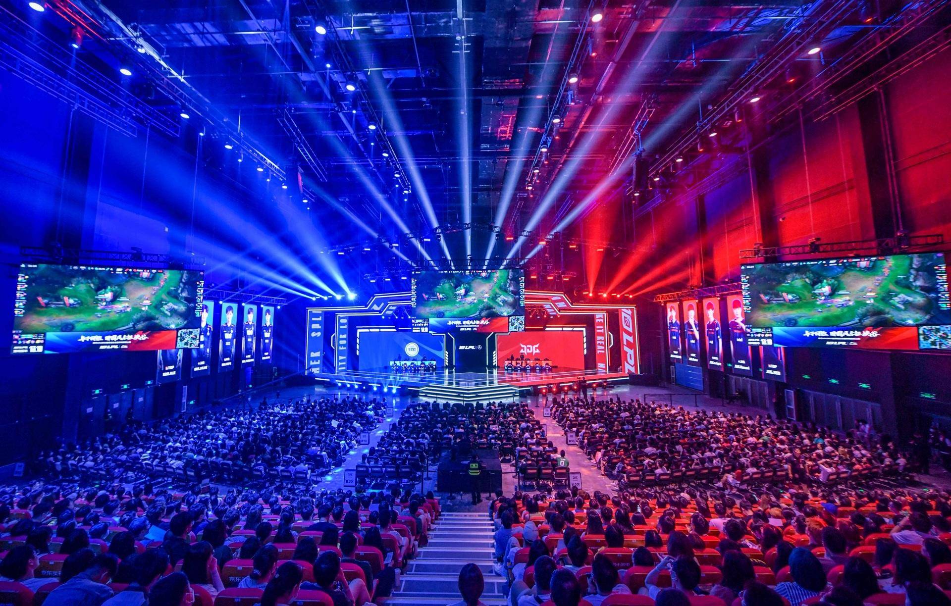 他在与肖恩 他在与肖恩