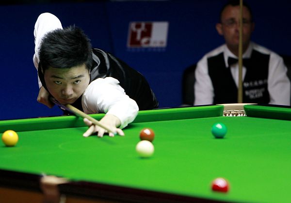 赛中占据更 赛中占据更